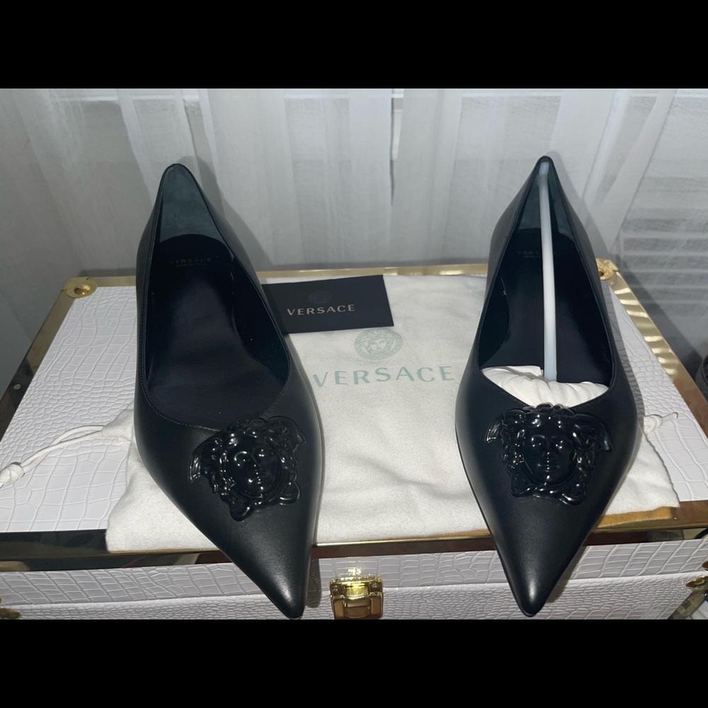 Auth Versace Medusa Flat Shoe.  Brand New, Dust Bag Only, No Box - Size 39 1/2